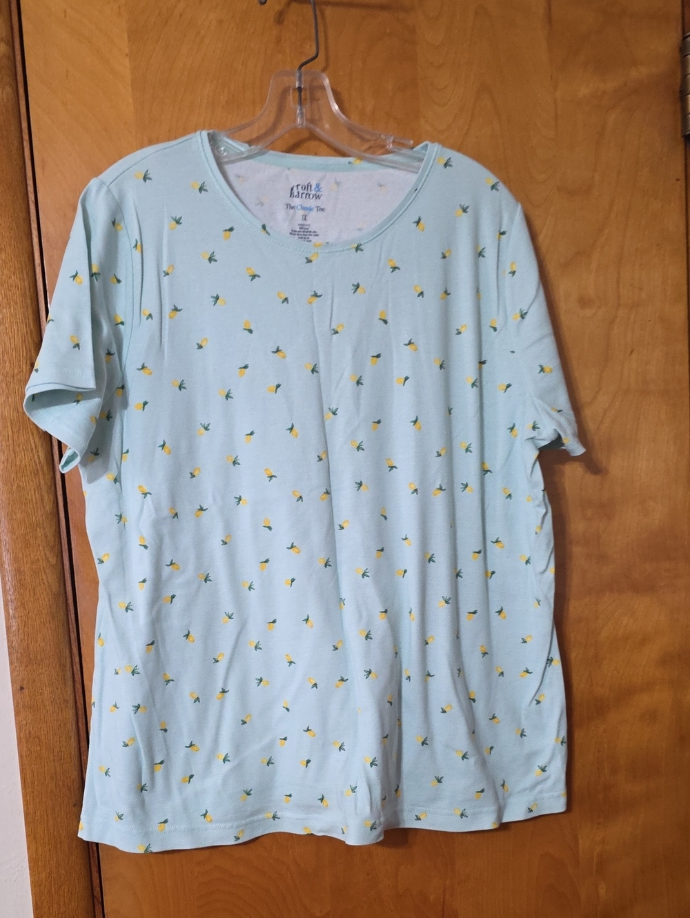 croft & barrow Light Green T-Shirt with Yellow Lemon Print